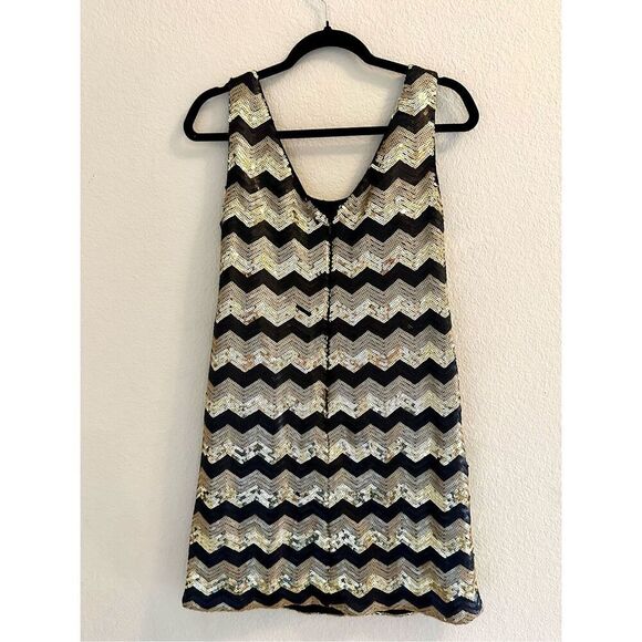 NWT Calvin Klein sequined chevron-print tank dress. Size 6 - Picture 6 of 9